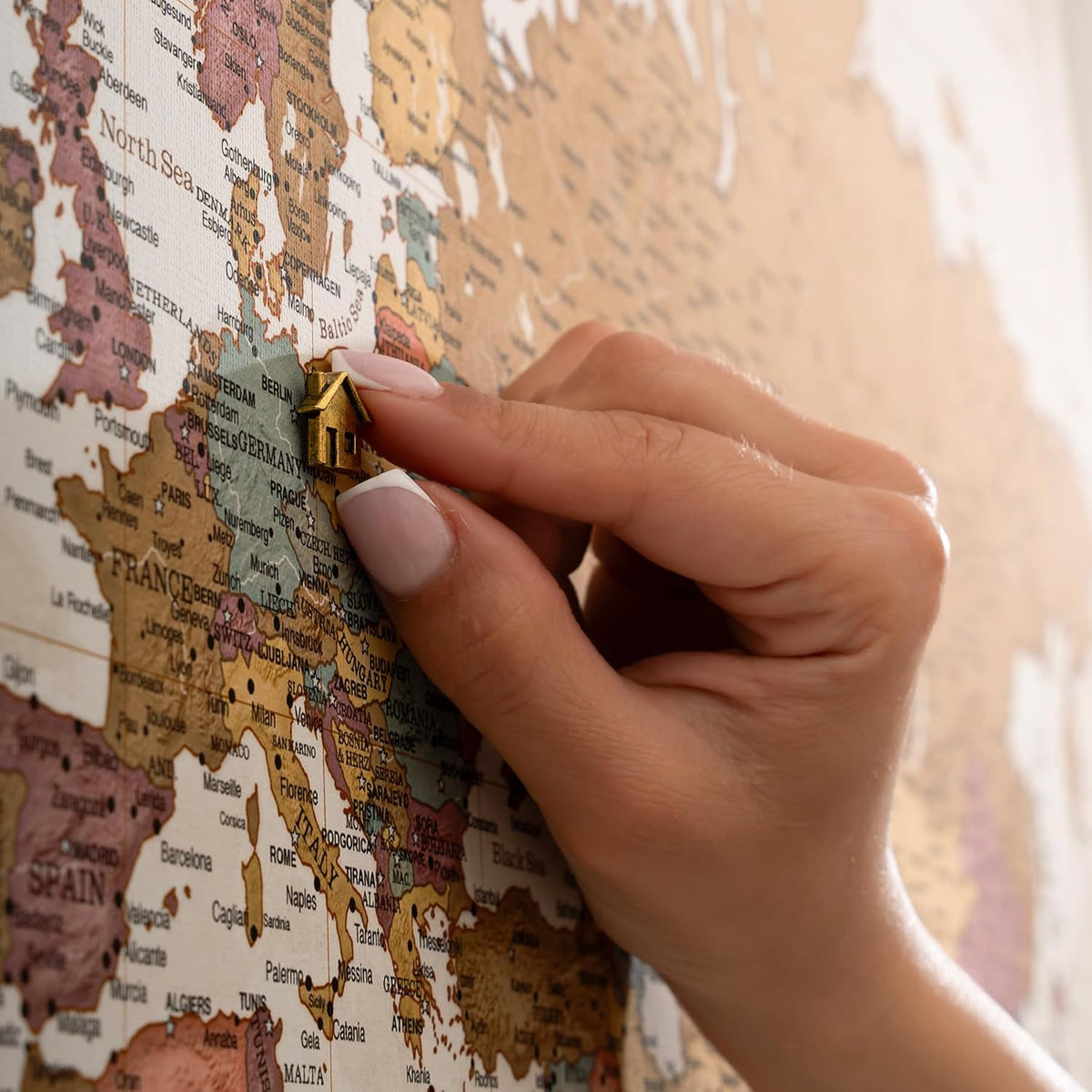 Canvas World Map with Cork Pin Board - English Lettering - Decorative Wall Decoration for All Rooms - Canvas Pictures with World Map Motif (70x50 cm, Pattern 20)
